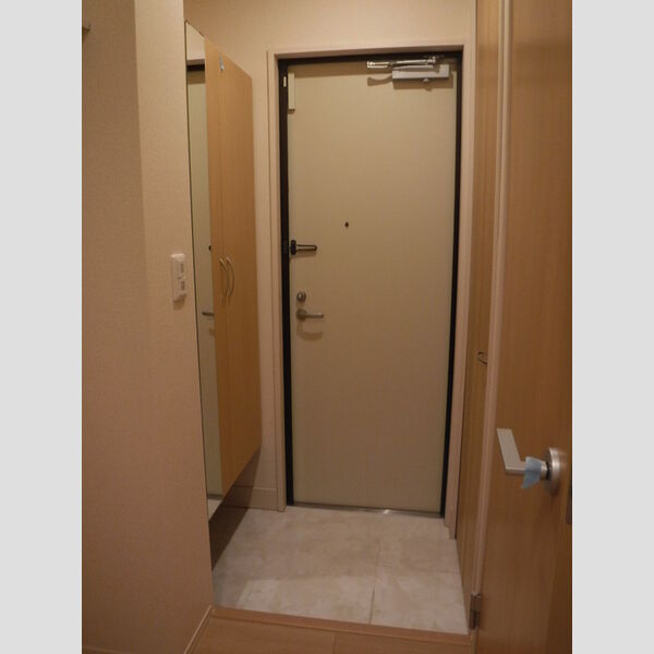 ラテル101号室 玄関