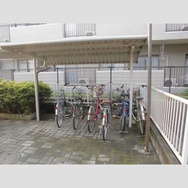 イーストクレール 駐輪場