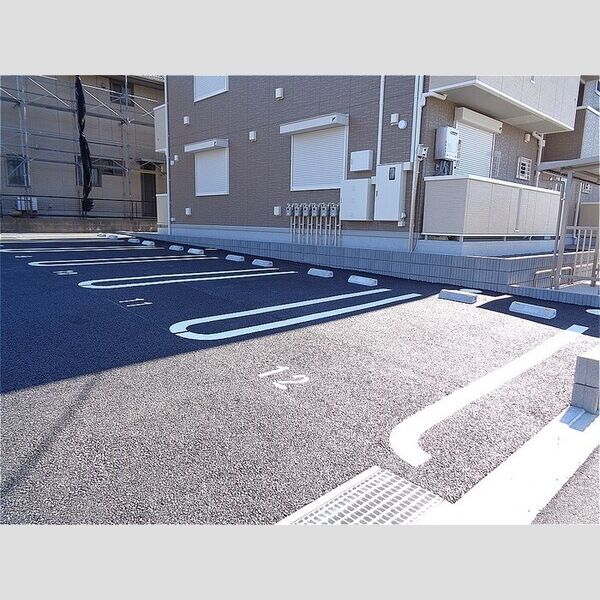 イフィセント港南台 駐車場