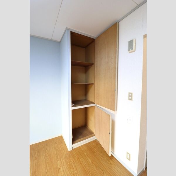 調布ハイムピア106号室 収納