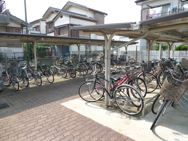 グランシャリオ誠治館0208号室 駐輪場