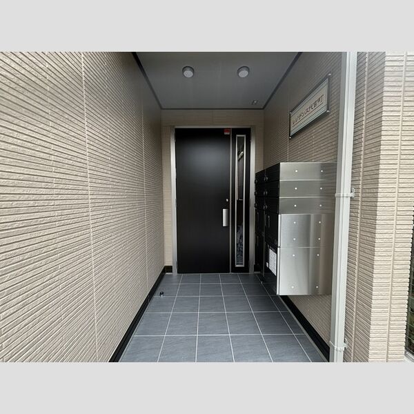 レジデンス代官町102号室 エントランス