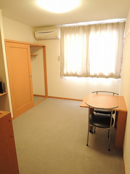 レオパレスＭｉｄｏｒｉ　Ⅲ207号室 寝室