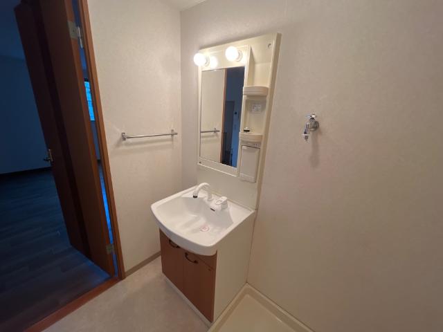 イーストエルズ バス