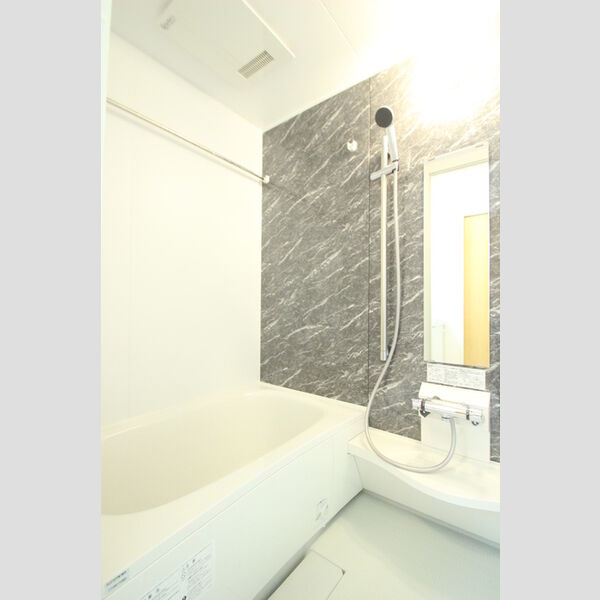 コルノリザイア 101号室　浴室