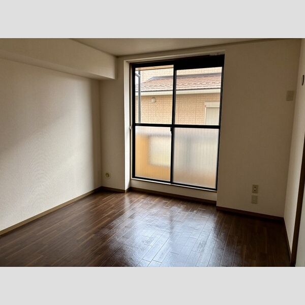 ヴェラクレスト　壱番館102号室 南東側洋室