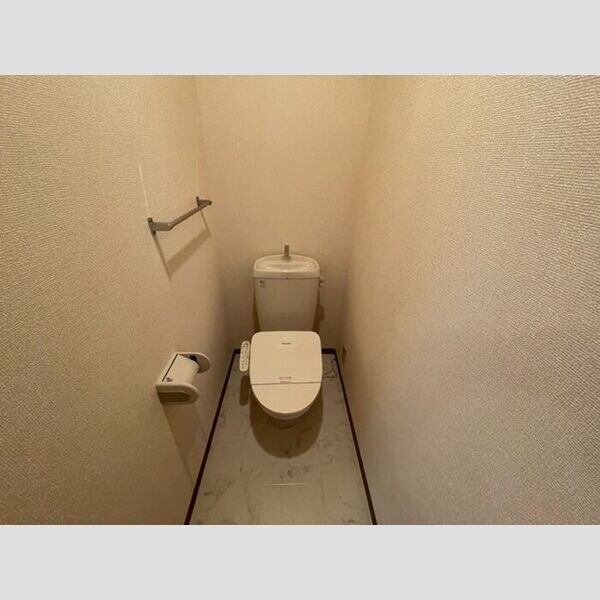 フローラルコート202号室 トイレ　温水洗浄暖房便座