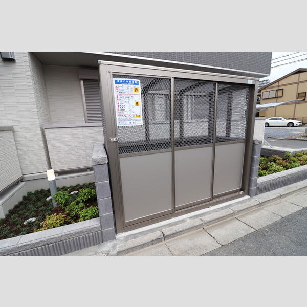 グランチェスタ南浦和303号室 敷地内ゴミ置き場