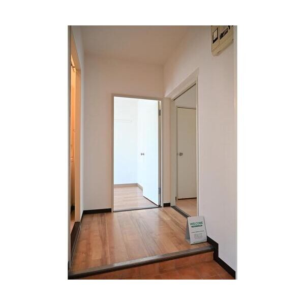 ローレルマンションMURATA201号室 玄関