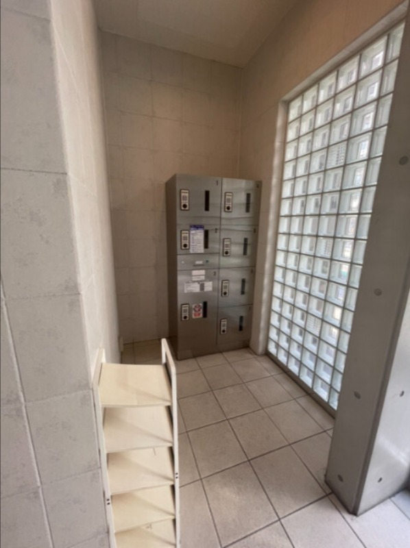 ヴィータローザ横浜吉野町4階 宅配ボックス