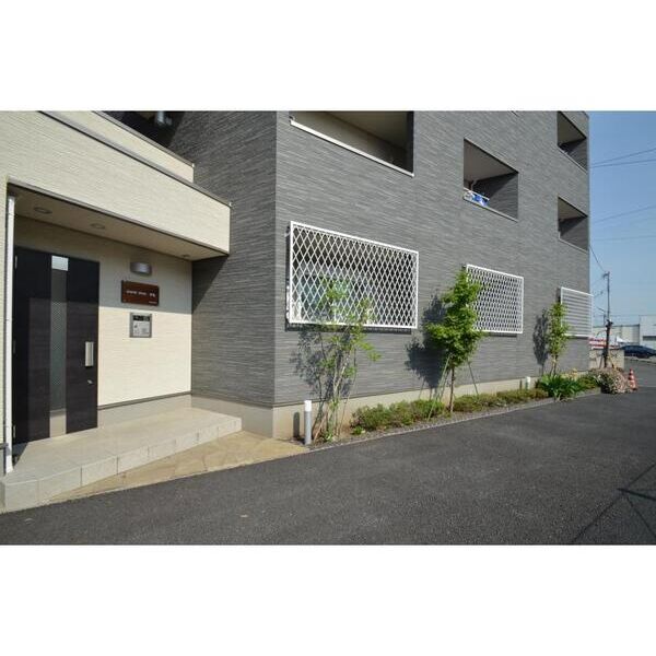 SNOW　PINE　牟礼 エントランス