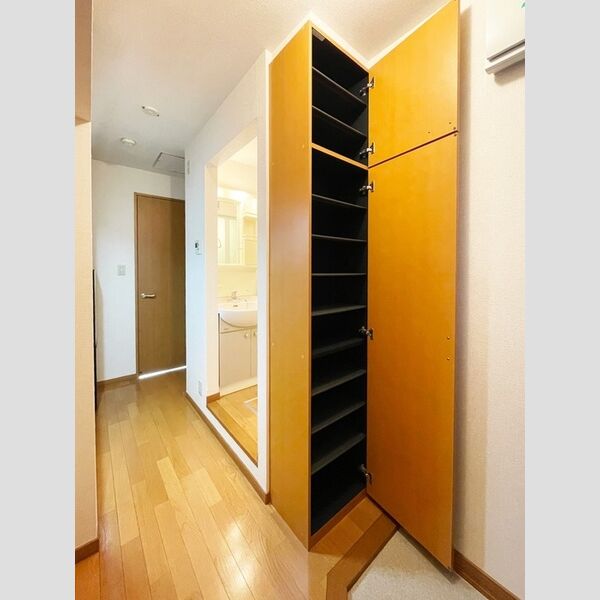 クレセントひばり203号室 シューズボックス