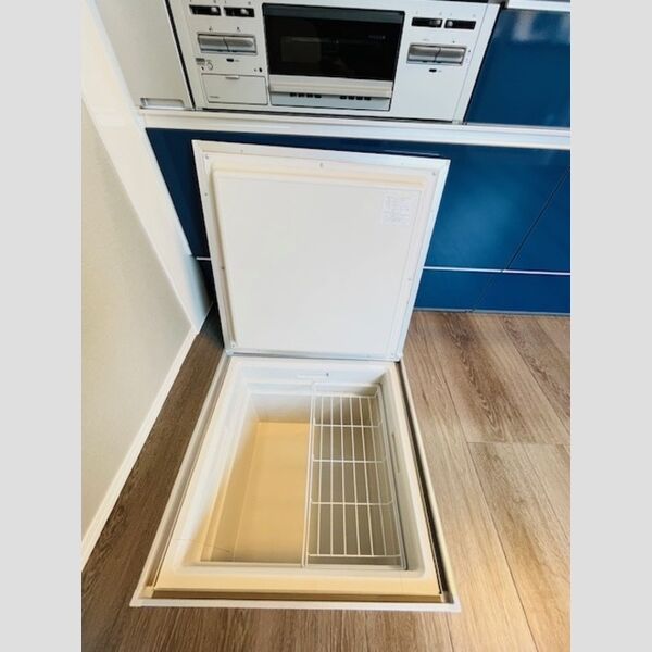 ブリーズコースト夕陽ヶ丘101号室 床下収納