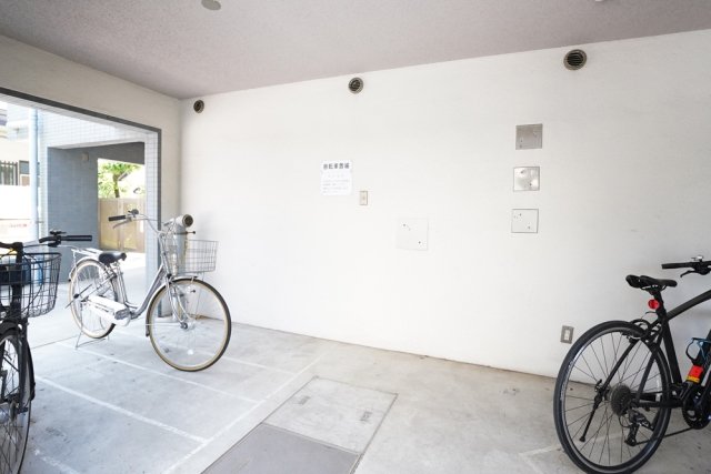 スカイコート久我山2階 駐輪場