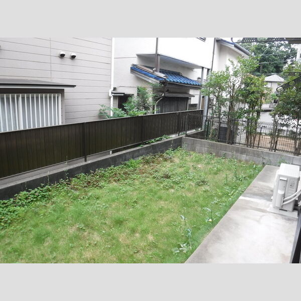 セジュールプラムハイツ102号室 専用庭