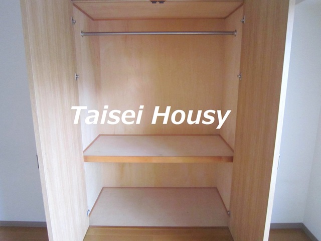 ルミエール湘南0302号室 収納（開）