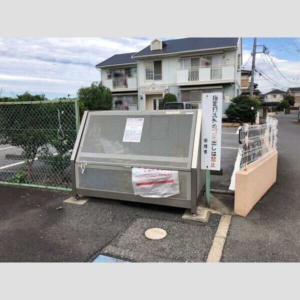 ハイツカメリヤ ダストボックス