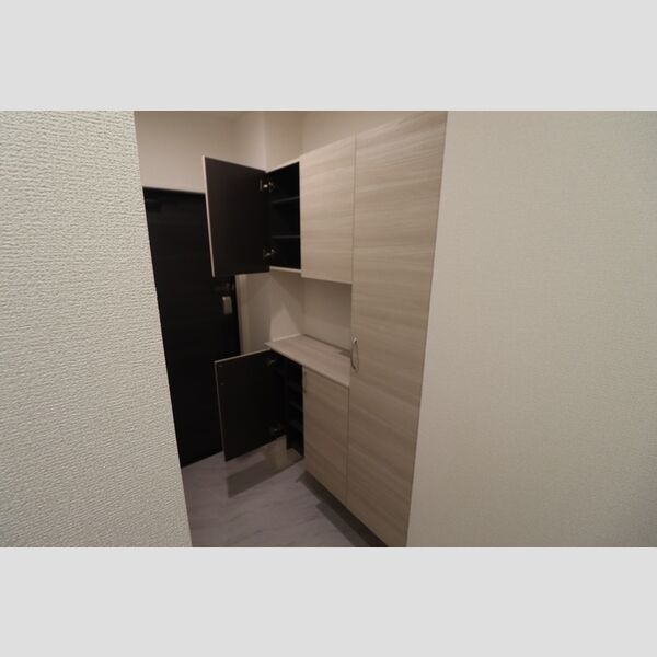 D Paina 旭町103号室 シューズボックス