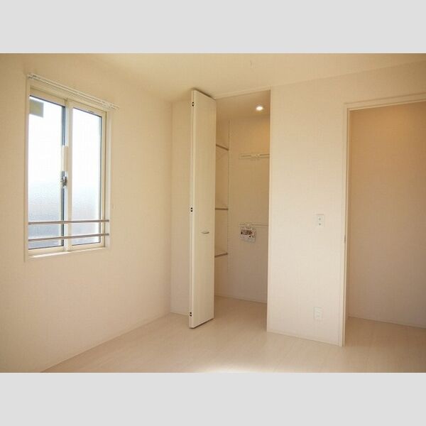 アヴェニール　Ⅰ01号室 収納