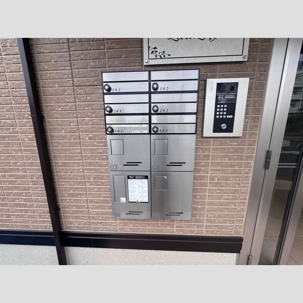 LauLe`A 集合ポスト　宅配ボックス　エントランス