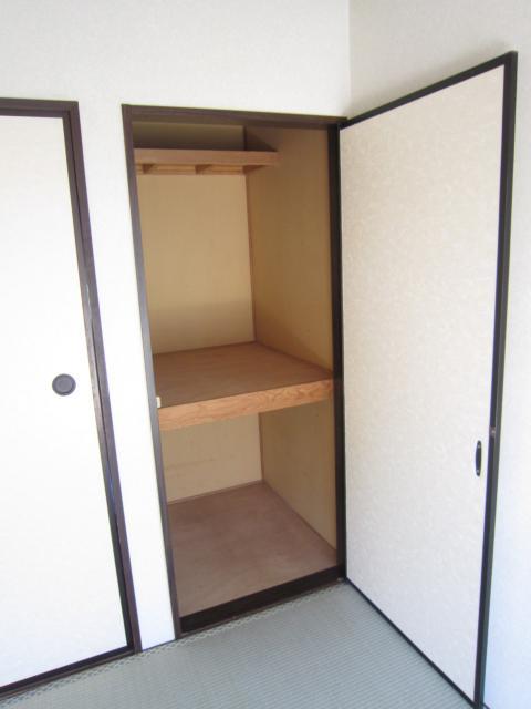 パイナリーハイツ0105号室 和室の収納