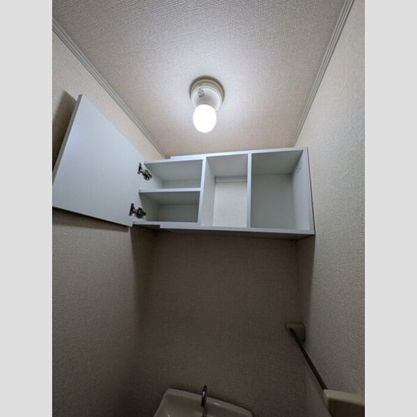 夕陽ケ丘フラッツ201号室 トイレ収納棚