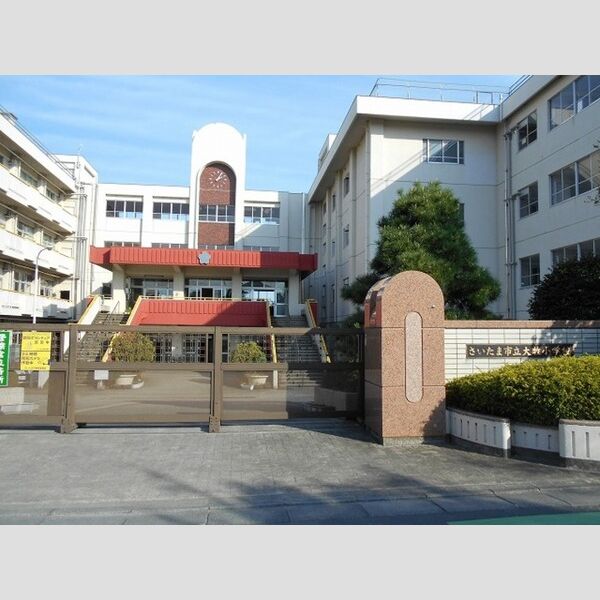 レ・ポワソン さいたま市立大牧小学校(909m)