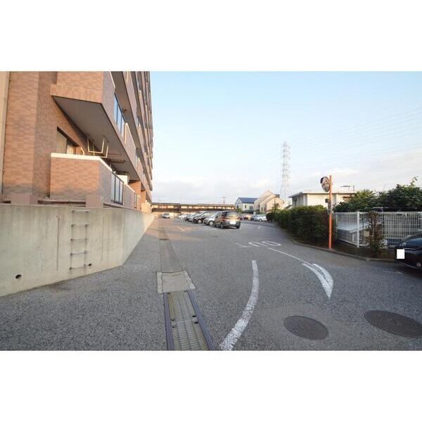 エクセルハイム城山 駐車場