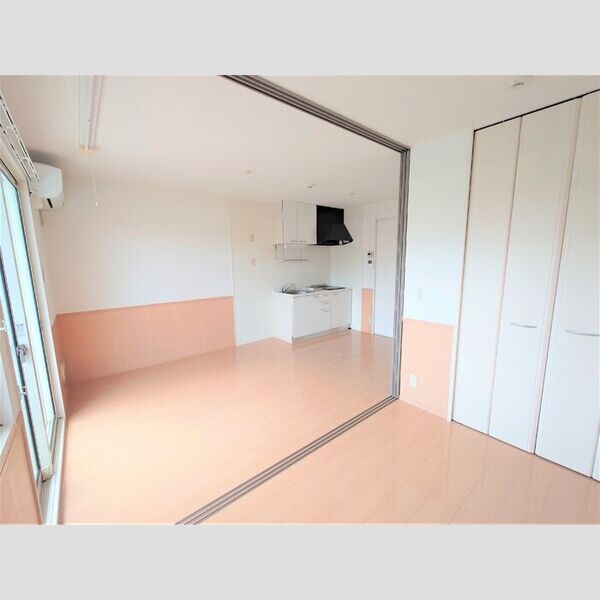 ヴィラージュ106号室 DK7.5帖(別角度)