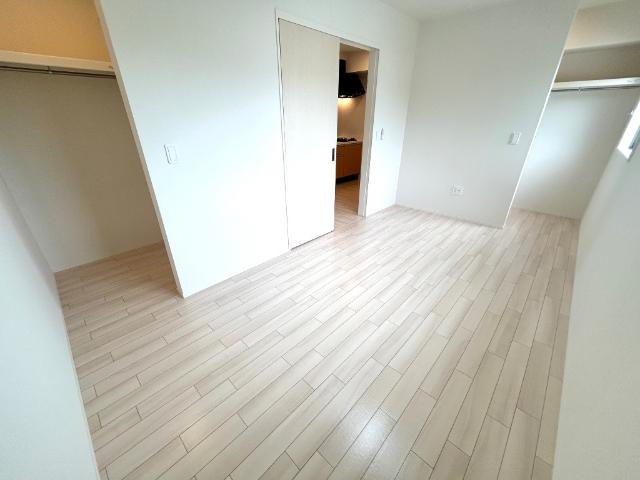 Ｓｍｉｌｅ　ｖｉｌｌａ（スマイル　ヴィラ）203号室 洋室