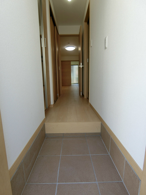 ブランノワール1階 玄関