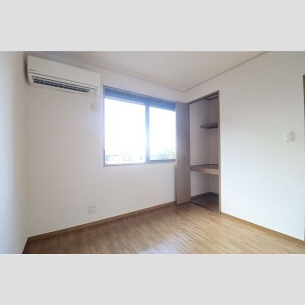 アリュール　B105号室 洋室4.5帖※この部屋のエアコンは残置物です