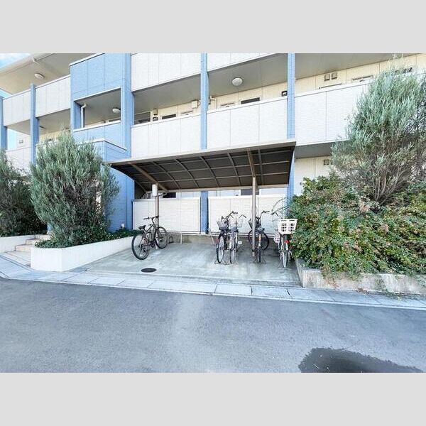 カンピエーレ 駐輪場