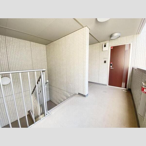 D-room HIROO203号室 エントランス