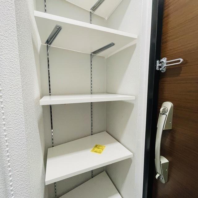 アザレア王子本町3階 玄関