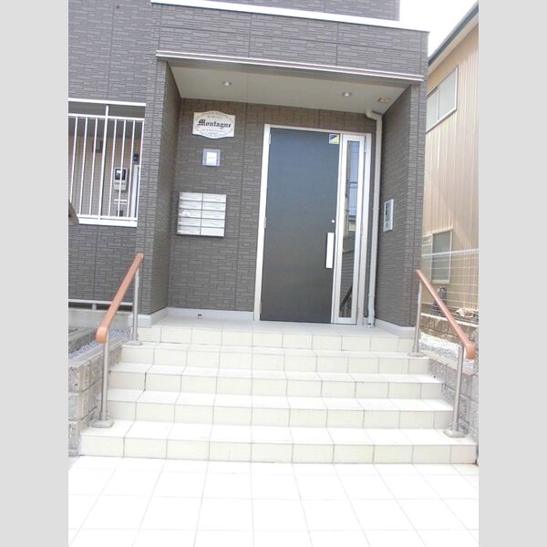 モンターニュ101号室 エントランス