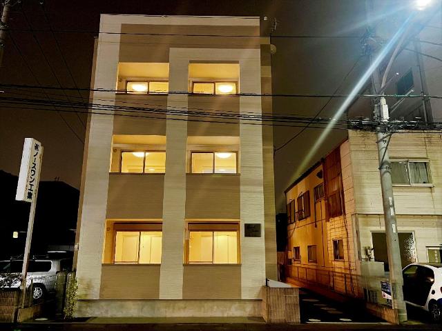 グラン　ジャルダン301号室 外観写真（夜）