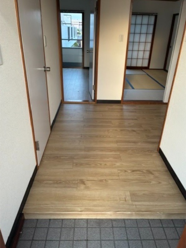 グランレッド1 玄関
