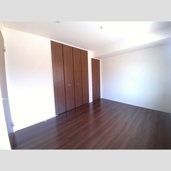 ブリュンヒルト101号室 洋室