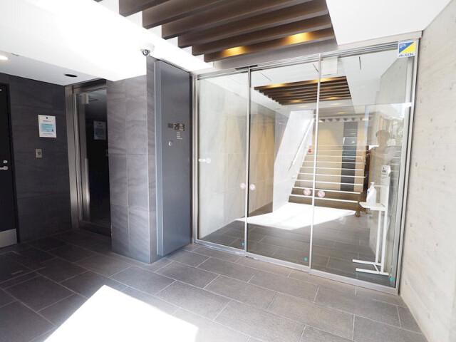 レジディア三軒茶屋Ⅲ5階 エントランス