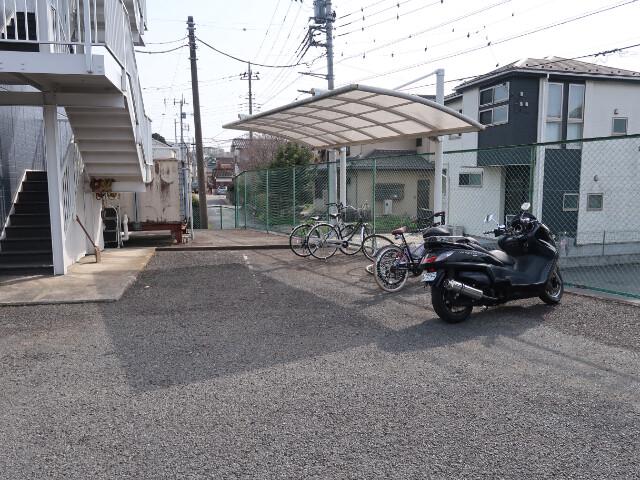 エステートロイヤル1階 駐輪・バイクスペース