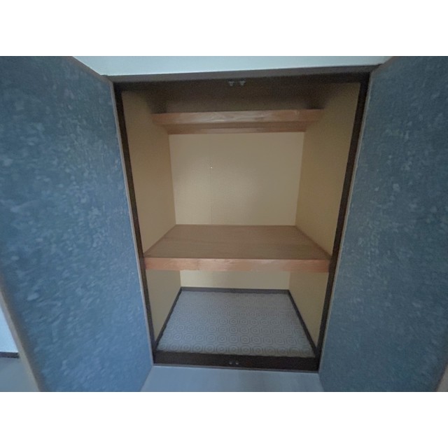 グランデュール瀬戸岡201号室 内観