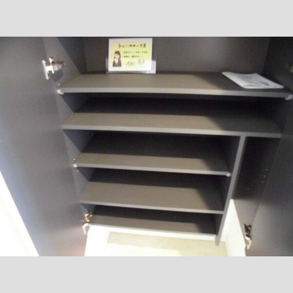 グランフロント・ジョウエイ シューズボックス