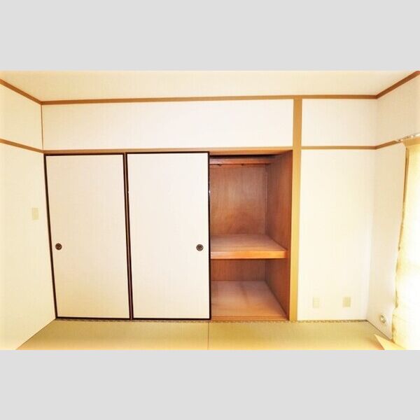 松丸第二コーポラス201号室 和室　押し入れ