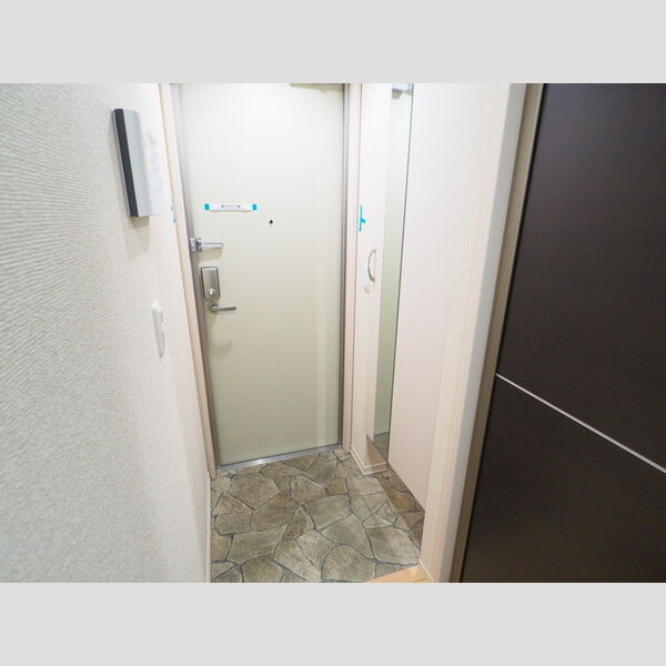 グランメール 玄関脇には鏡付きのシューズボックスがあります!