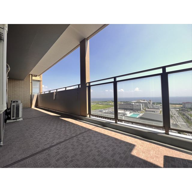 プラウド新浦安1329号室 ゆったりサイズのバルコニー