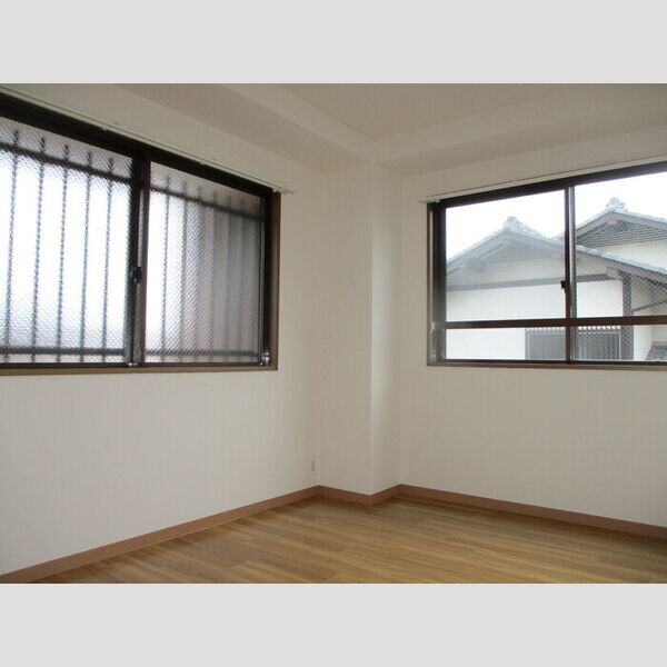 グラン・シャリオ101号室 洋室