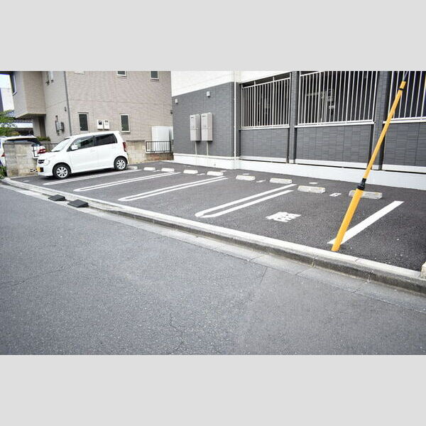 My Coronet　A 駐車場