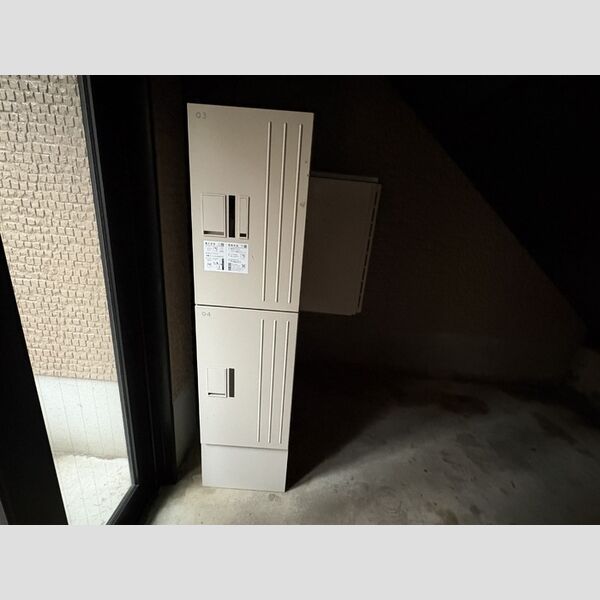 ハイカムールST・ユアサ203号室 宅配ボックス