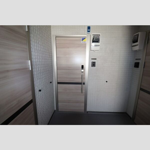 セレスティア大島303号室 玄関ドア